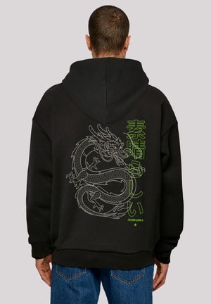 Schwarzer Kapuzenpullover mit einem Drachenmotiv in Hellgrau und Text in leuchtendem Grün. Lockerer Schnitt mit einer Kängurutasche.