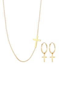 Goldfarbener Schmuckset mit einer Kreuzanhänger-Halskette und passenden Creolen, beide mit glatten Oberflächen und minimalistischen Designs.