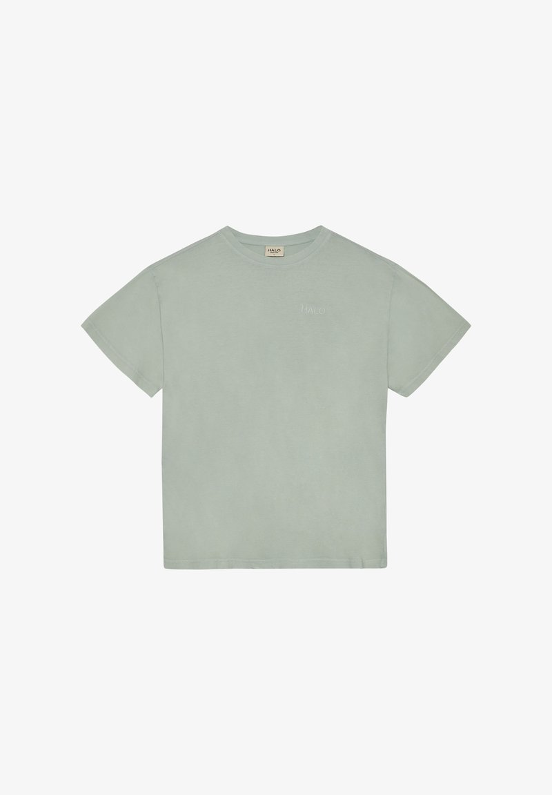 Lysegrøn T-shirt med korte ærmer og rund hals med lille "HALO"-logo broderet på venstre bryst og en etiket inde i kraven.