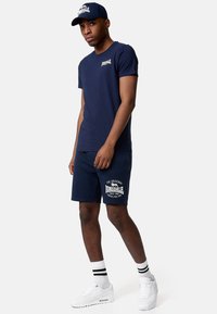 Lonsdale ELMDON - T-shirts print - navy/white