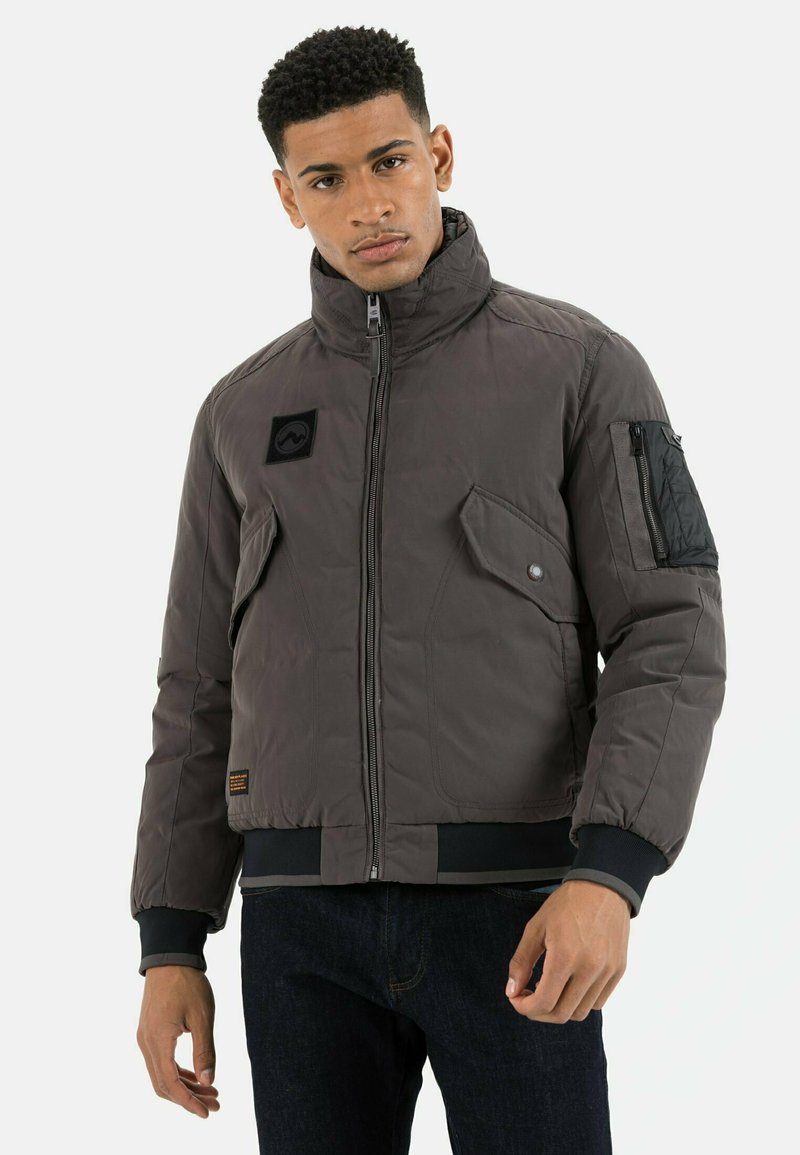 Veste Homme Camel Active - Coupe-vent, Imperméable Et Respirante - Avec Capuche Amovible Et Détails Réfléchissants - Style Urbain Et Outdoor