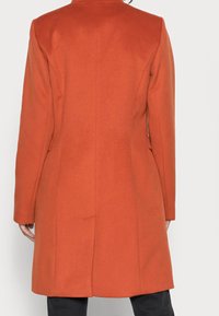 comma Manteau classique - red