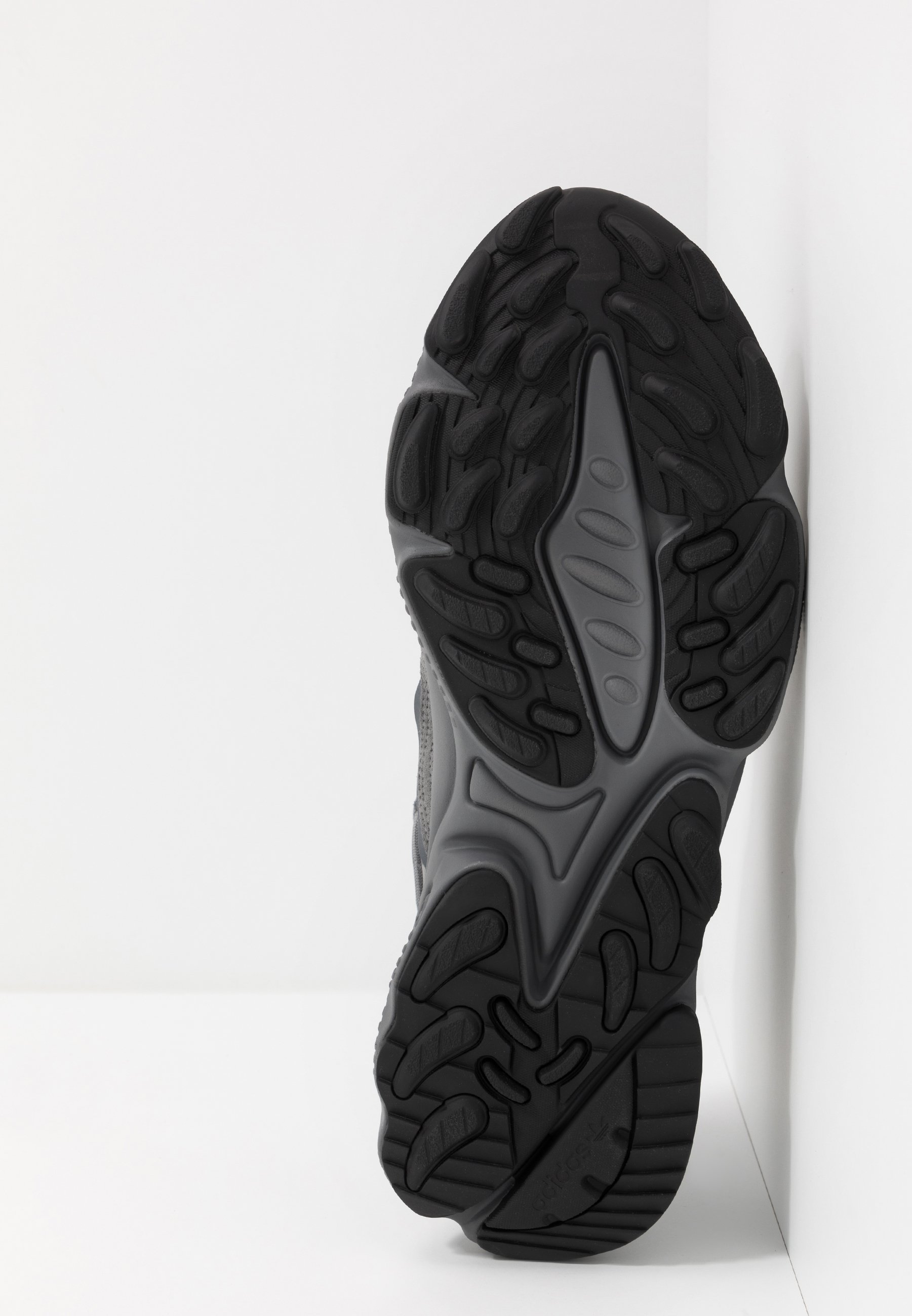 ozweego carbon solar green