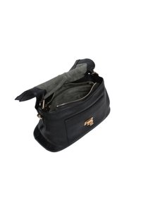 Zwarte leren handtas met een ritssluiting, olijfgroen stoffen interieur en een gouden hardware accent aan de voorkant. Interieurlades voor organisatie.