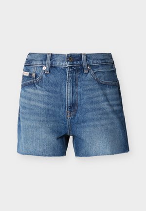 Plave traper kratke hlače s kopčom na gumbe, omčama za remen, prednjim džepovima i malom etikedom Calvin Klein na desnom džepu.