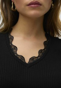 Vero Moda Potiskana majica - black