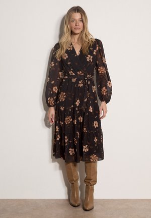 Apricot, CHIFFON FLORAL TIERED MIDI DRESS - Freizeitkleid - black