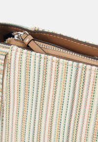 PARFOIS CROSSBODY BAG PATTY - Skuldertasker - camel