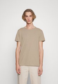 Selected Homme SLHMORGAN SS O-NECK TEE W NOOS - T-shirt básica - chinchilla