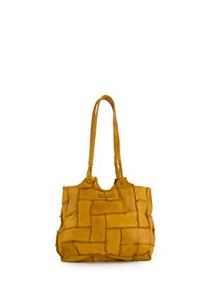 Gul læder-totetaske med patchwork-design og lange flettede håndtag, mærket "Venezia" foran.