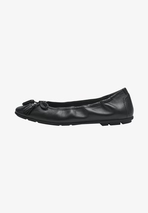 Ballerines en cuir noir avec un bout arrondi, des détails froncés et un nœud décoratif avec des franges. La semelle plate offre un soutien discret.