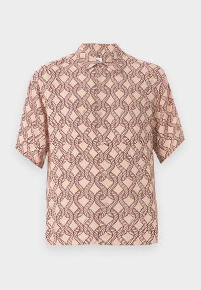 Lühikeste varrukatega beež nööbiga särk, millel on tumedat pruunist keerutatud köie mustrit ja klassikaline krae.