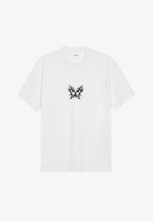 Valge puuvillane T-särk lühikeste varrukatega ja ümmarguse kaelusega. Keskosas on musta leegikujundiga liblika graafika. Sile tekstuur.