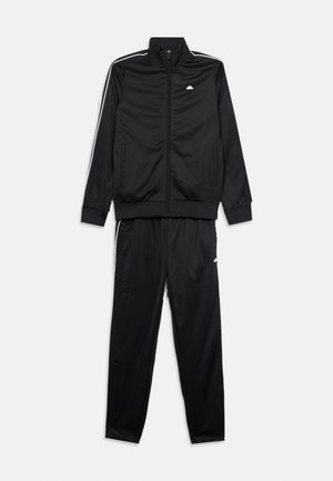 Czarna bluza sportowa na suwak i dopasowane spodnie z białymi bocznymi paskami oraz małymi białymi logo na piersi i udzie.