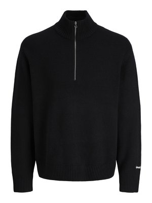 Czarny sweter z dzianiny z długim rękawem, z prążkowanym, wysokim kołnierzem, srebrnym półzamkiem, prążkowanymi mankietami i dołem oraz małym białym logo na lewym rękawie.