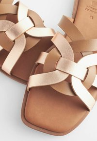 Next FOREVER COMFORT LATTICE - Pantoletai - tan brown