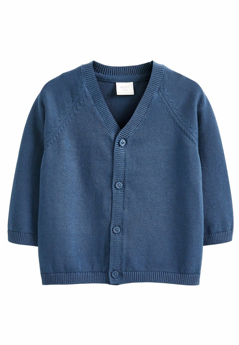 Cardigan bébé bleu tricoté, manches longues, col en V, avec quatre boutons devant, étiqueté "Next Baby."