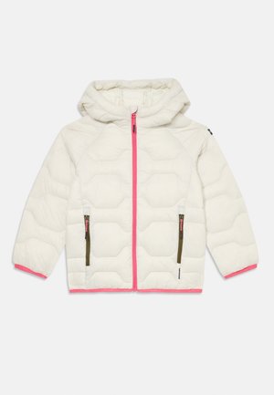 Veste à capuche gonflée en blanc cassé avec des zips et des accents roses. Elle dispose de deux poches avant et d'un motif matelassé hexagonal.