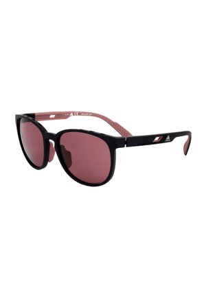 Occhiali da sole sportivi neri con lenti rosa sfumate e aste interne rosa, con il logo Adidas sulla stanghetta nera.