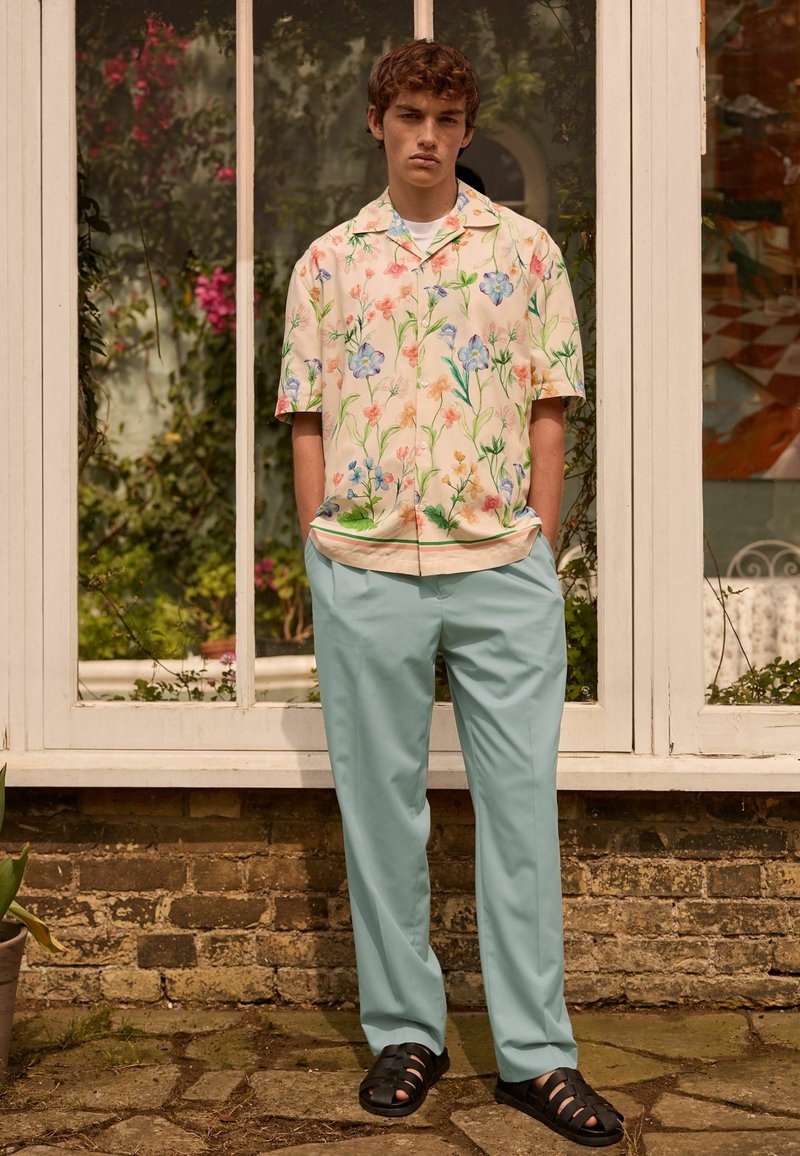 Next SHORT SLEEVE FLORAL - REGULAR FIT - Skjorter - ecru white