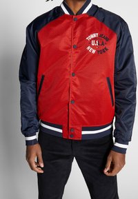 Tommy Jeans Kurtka Bomber