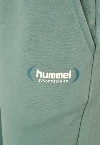 Hummel PAOLA  - Jogginghose - chinois green
