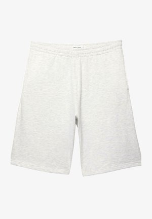 Pantaloni scurți casual gri deschis cu talie elastică, până la genunchi, confecționați dintr-un material moale, așezați pe o suprafață plată pe fundal alb.