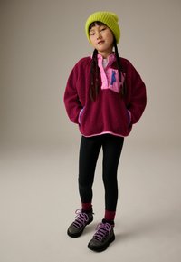 Next REGULAR FIT - Pulover din fleece - berry red