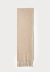 Beige wollen sjaal met een zachte textuur, met lange, rechte franjes aan één uiteinde en subtiele branding aan de zijkant.