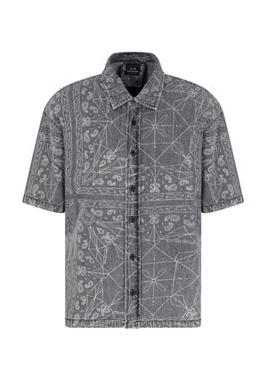 Camicia a maniche corte con bottoni in denim grigio scuro, caratterizzata da motivi astratti bianchi e un colletto classico. Tessuto texture con una vestibilità rilassata.