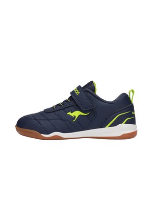 Dunkelblauer Sportschuh mit neongrünem Känguru-Logo, Klettverschluss und Gummisohle, für den Innenbereich entworfen.