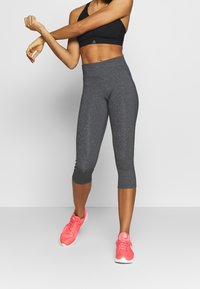 Reebok Träningsshorts 3/4-längd - dark grey