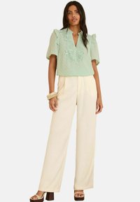 Unselected, mint green