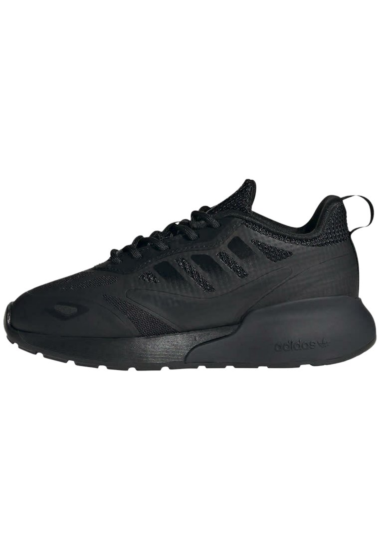 black plain trainers