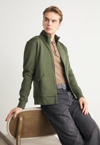BOSS SKAZ - Majica s kapuljačom i patentnim zatvaračem - open green