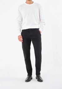 Pier One Chino kalhoty - black