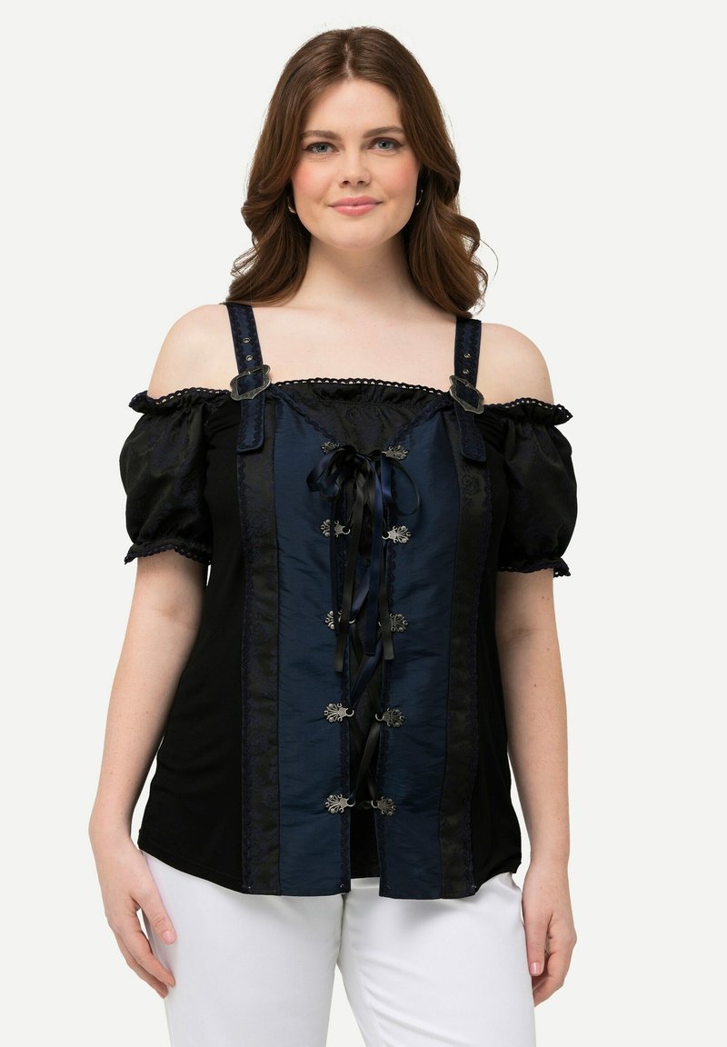 Top off-the-shoulder nero e blu con maniche a palloncino, tessuto in raso, spalline regolabili, scollatura con lacci e decorazioni floreali.