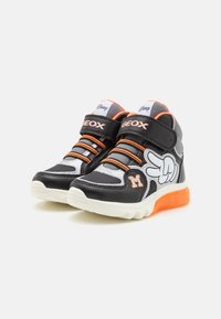 Geox DISNEY MICKEY CIBERDRON BOY LIGHT UP - Høye joggesko - black/silver