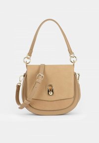 Béžová semišová crossbody taška se zlatým zapínáním, nastavitelným popruhem a zaobleným spodním okrajem na jednoduchém bílém pozadí.