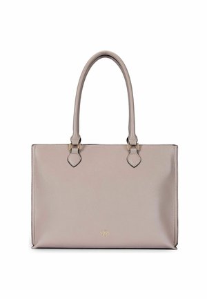Bolso tote de cuero beige con dos asas y un pequeño logo dorado centrado cerca de la parte inferior sobre un fondo blanco.
