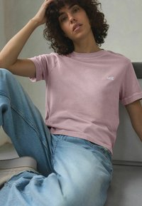 Self. SELF CROP REGULAR FIT - Jednoduché tričko - pink