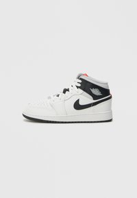 Unselected, summit white/black/infrared/neutral grey