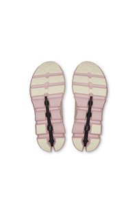 Soli di scarpe sportive rosa chiaro con gomma testurizzata e motivi scanalati, con accenti neri e un design diviso per la flessibilità.