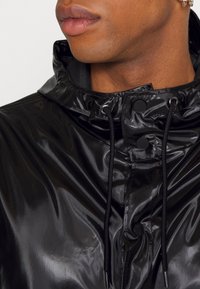 Rains LONG JACKET UNISEX - Parca - shinny black