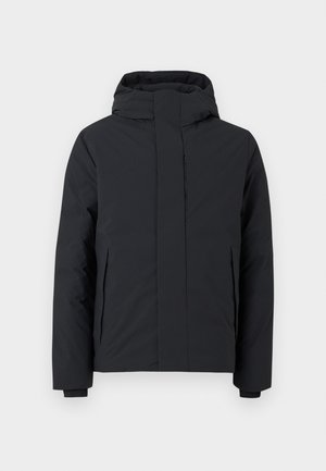 Schwarze isolierte Winterjacke mit Kapuze, frontaler Reißverschluss, zwei Seitentaschen und elastischen Bündchen, die ein elegantes, minimalistisches Design aufweist.