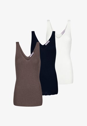 Trzy prążkowane topy na ramiączkach w kolorach brązowym, granatowym i białym. Projekt z dekoltem w serek o różnorodnych teksturach; granatowy top ma falbaniaste wykończenie.