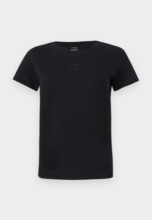 Črna majica s kratkimi rokavi in okroglim izrezom z majhnim, subtilnim logotipom, ki je nameščen blizu izreza na sredini.