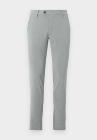 Pantalon slim gris clair avec fermeture à bouton et zip, passants de ceinture, et poches latérales, présenté de face sur fond blanc.