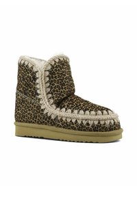 Leopardenmuster-Ankle-Boots aus weichem Stoff mit Futter aus Kunstfell, ausgestattet mit geflochtenen, tanfarbenen Akzenten und einer beigen Gummisohle.