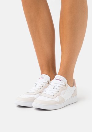 ELEVATED COURT - Tenisky - white dove